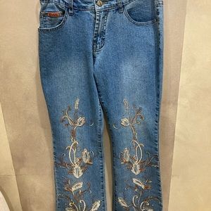 Daniel NWT Blue Flare Jeans with Elegant Embroidery-5